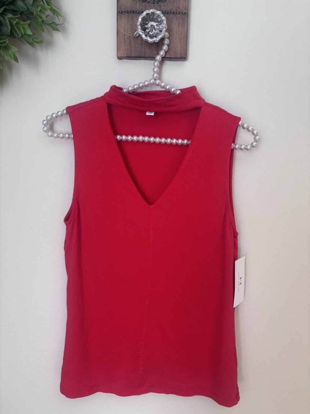 NWT Halston Womens Size Medium Red Sleeveless Top V-Neck High Open Neck